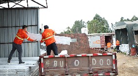 一句承諾一份責(zé)任，天不亮就開始裝車，保障交期