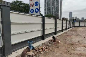 旭東圍擋廠家-彩鋼圍擋板有什么優(yōu)勢？