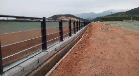 圍擋廠家-鋼結構圍擋c4款助力深汕工地建設發(fā)展