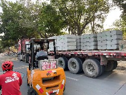 建筑工地的圍擋用的是什么材質(zhì)的材料啊？