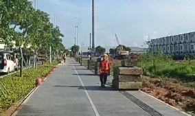 舊圍擋基礎(chǔ)塊回收，綠色施工再提速